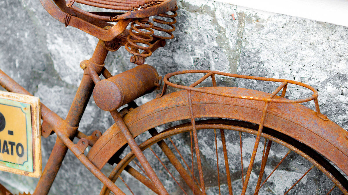rusted bicycle sitting outside