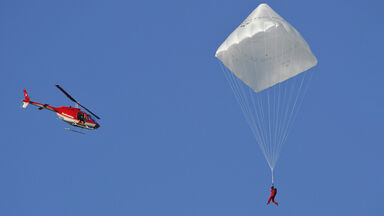 Olivier Vietti-Teppa pyramid-shaped parachute designed by Leonardo da Vinci