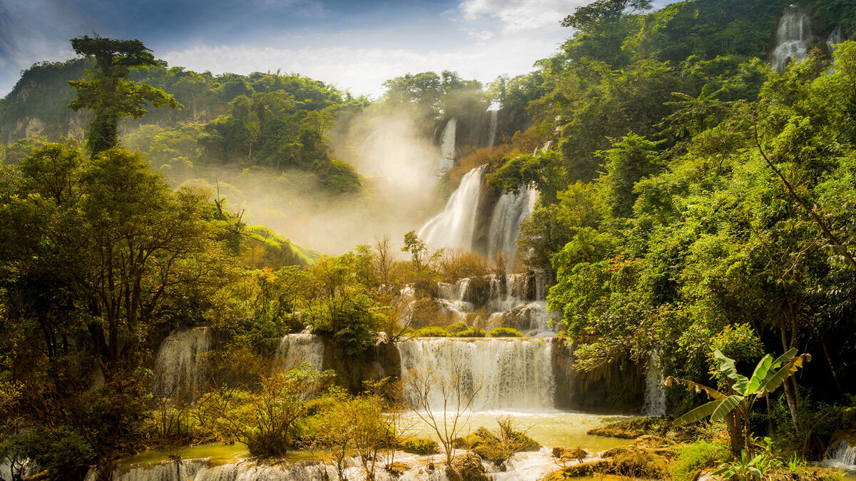 THI LOR SU Waterfall in Thailand Example of Utopia