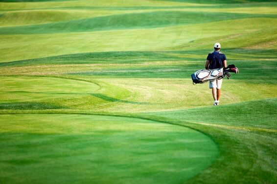 A pulled muscle is one of those nagging injuries that can not only ruin a round of golf, but can make everyday activities a pain, especially if it's in the leg. In most cases, a pulled muscle will heal on its own, though usually that means refraining from activities that will put pressure on that particular muscle. However, a muscle tear or an injury to a joint will take longer to recover from, and it will require treatment beyond an ice pack. Knowing the symptoms of a pulled leg muscle will help you decide on the right course of action.