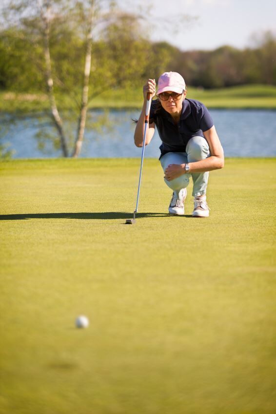 golfer lining up a putt