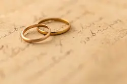 Gold wedding rings as opinion examples