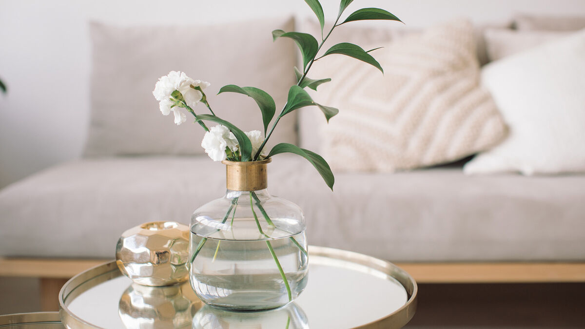 Example static friction vase on table