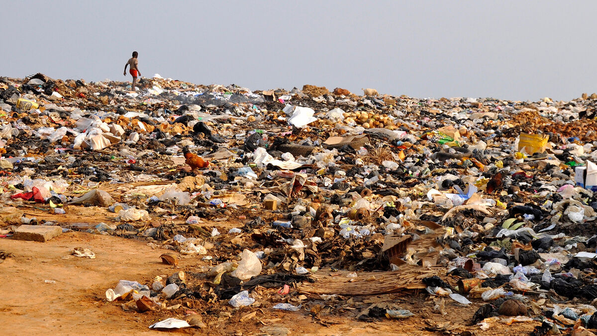 land pollution at garbage dump