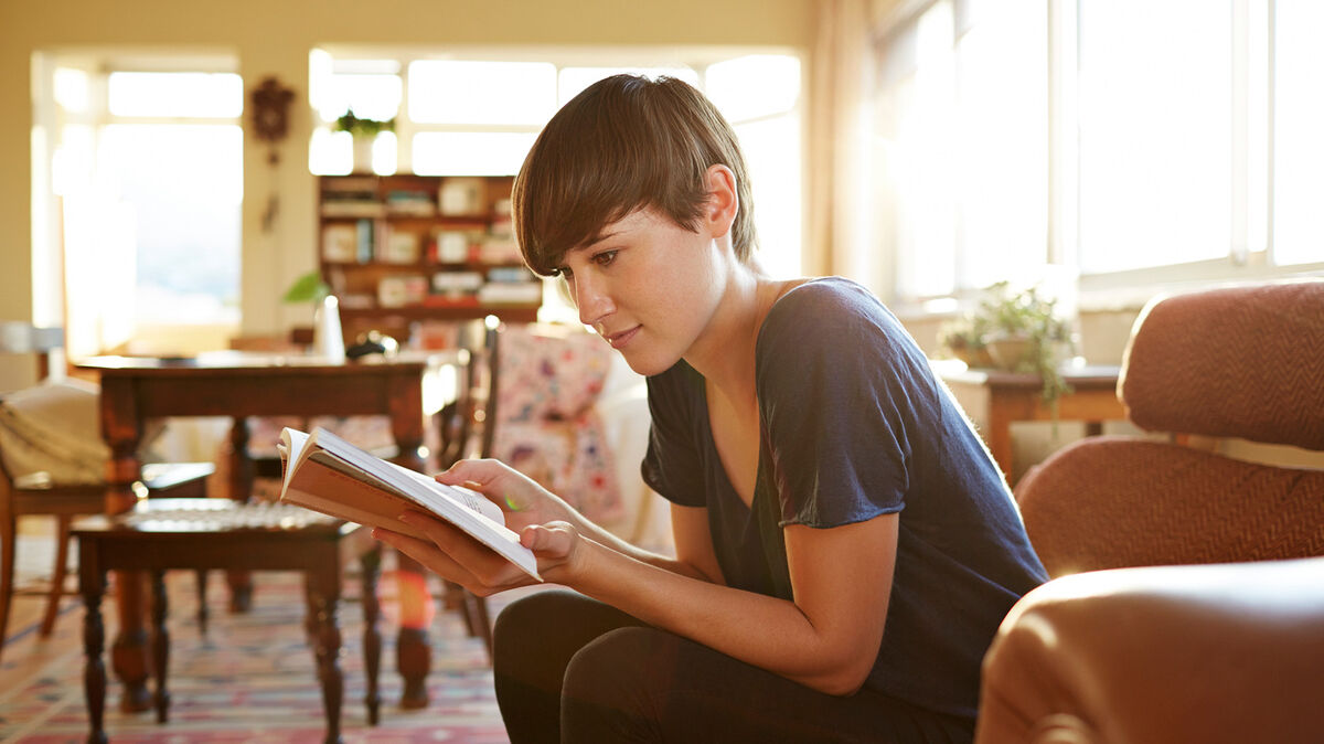 girl reading a novella at home