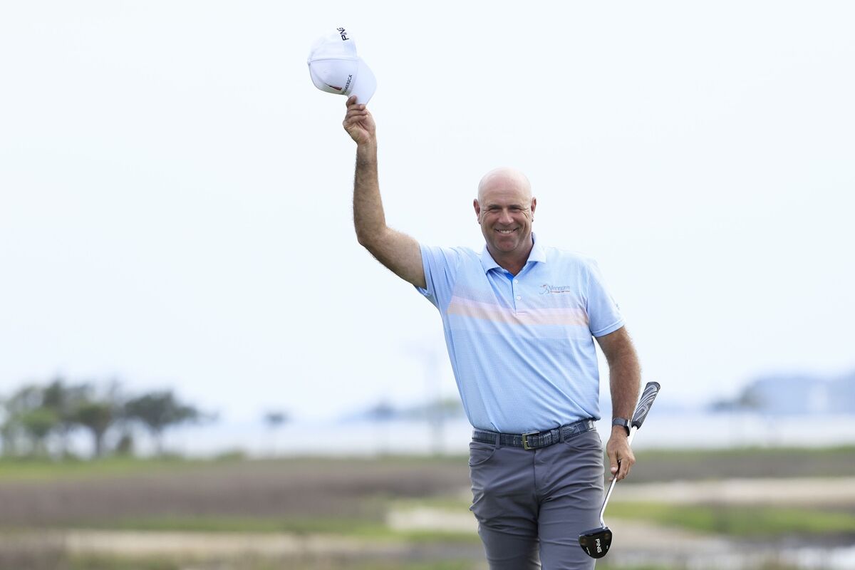 RBC Champion Stewart Cink tips his cap