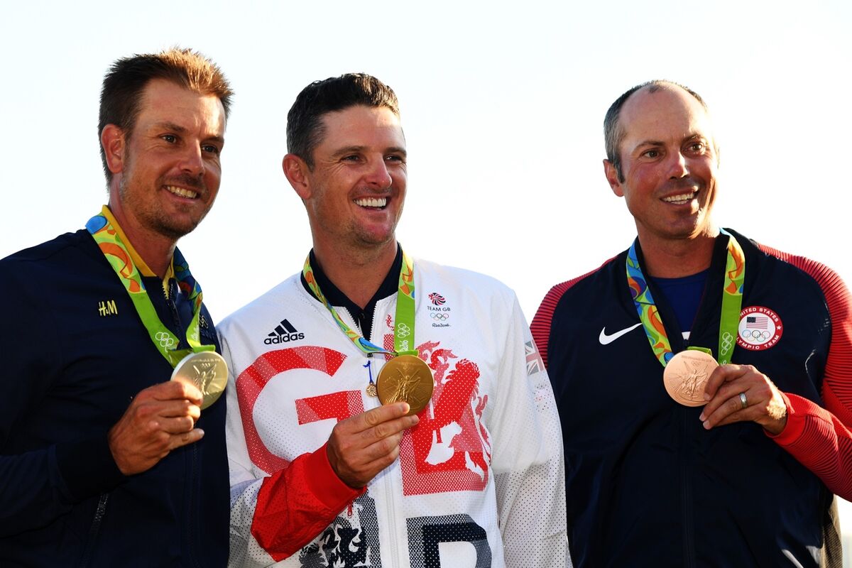 2016 Olympic golf medalists show their medals