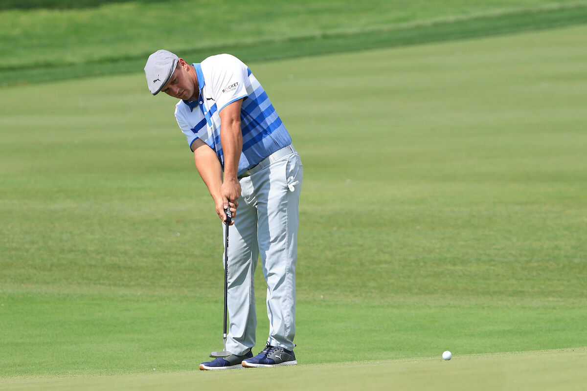 Bryson DeChambeau arm-lock putting