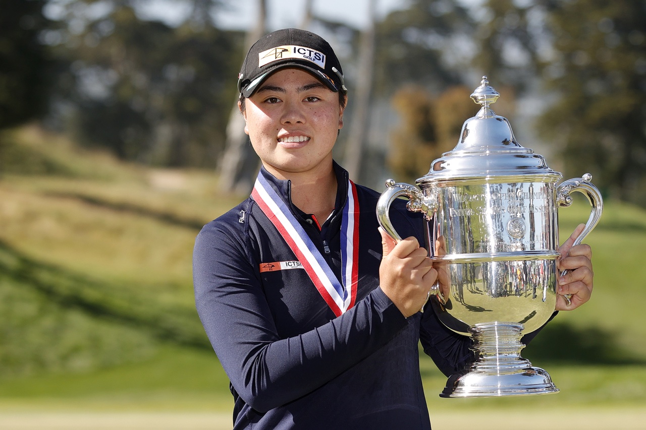 Yuka Saso hoists the U.S. Women's Open Trophy