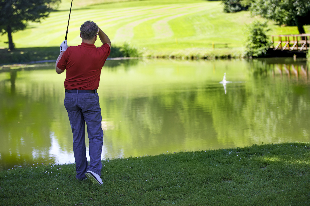 golfer topped shot into water hazard