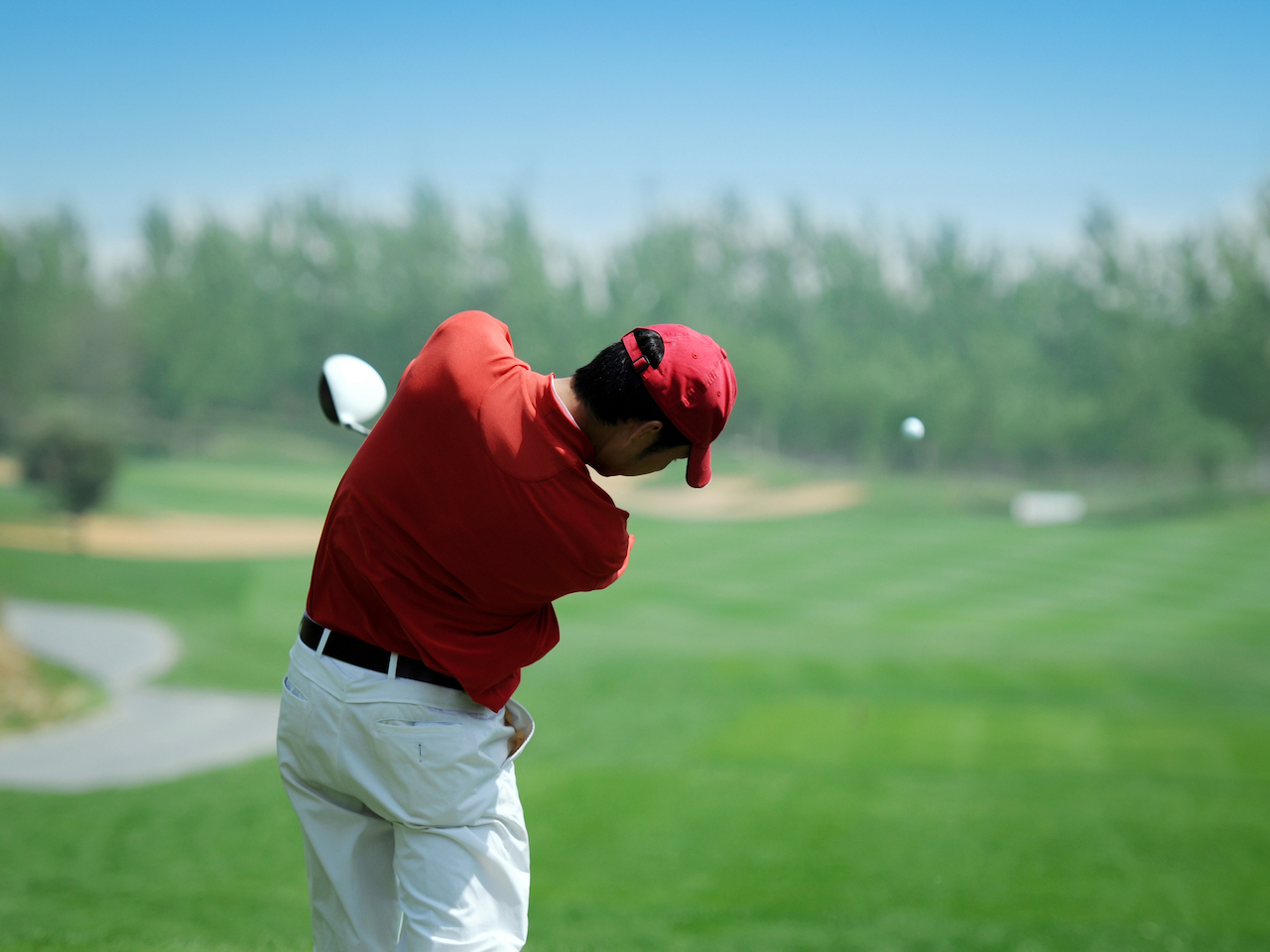 Golfer tees off red clothes