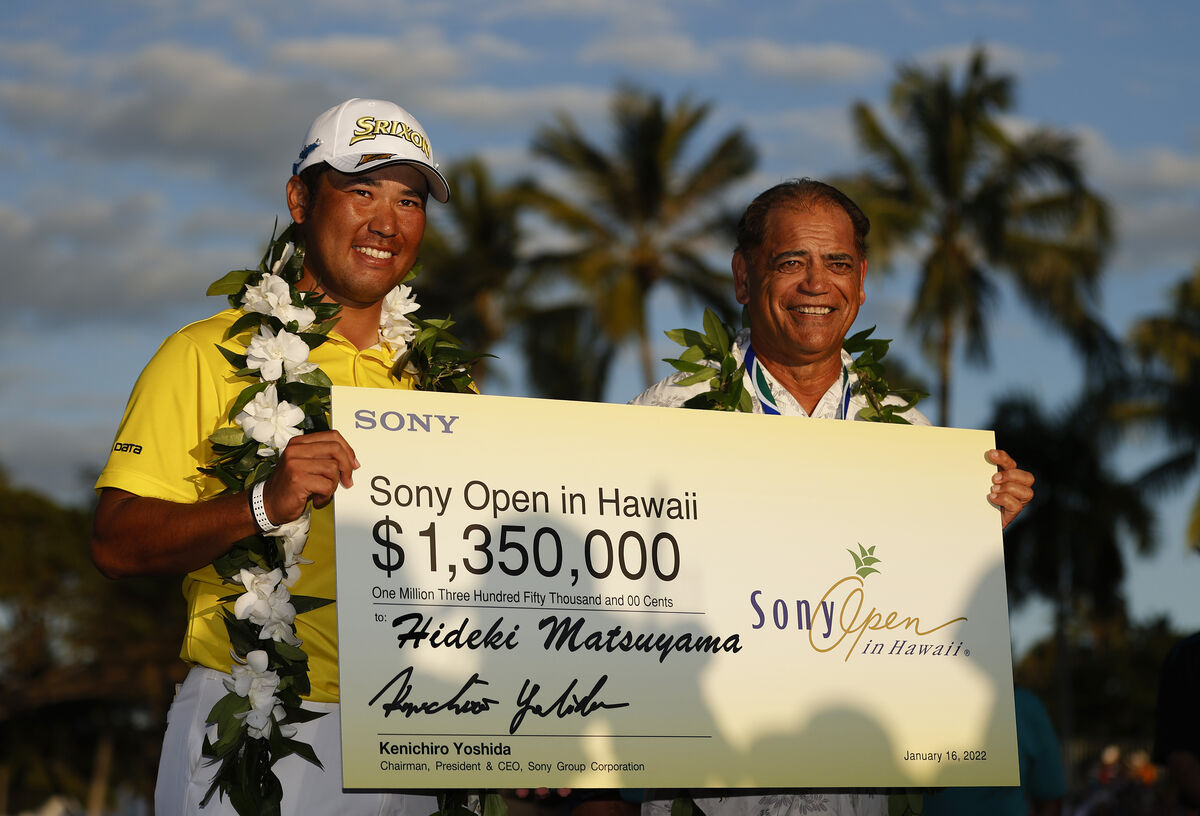 Hideki Matsuyama collects a $1.35 million Sony Open winner's check