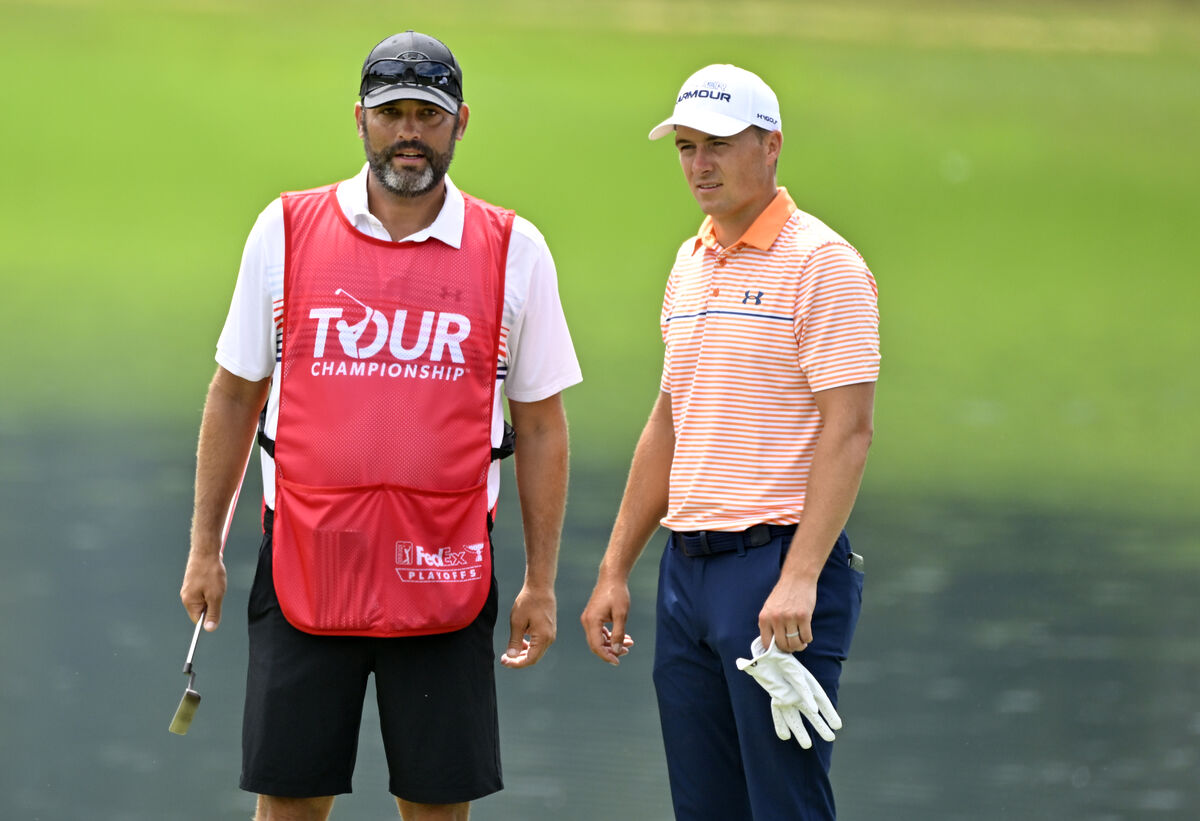 Jordan Spieth and caddy Michael Greller at the 2022 Tour Championship