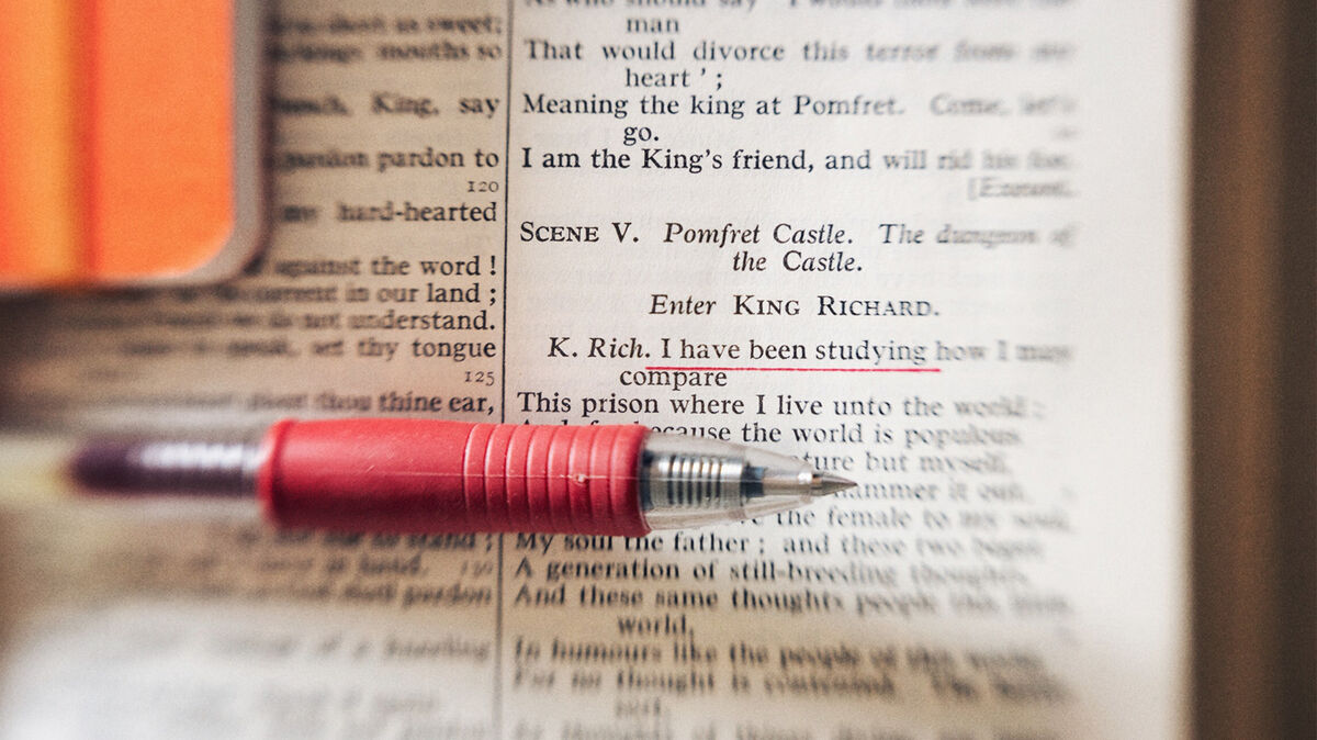 Best Pen for Annotating Books