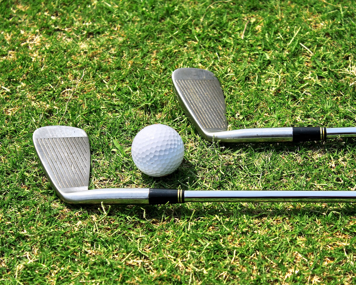 The Difference Between a Pitching Wedge and a Lob Wedge