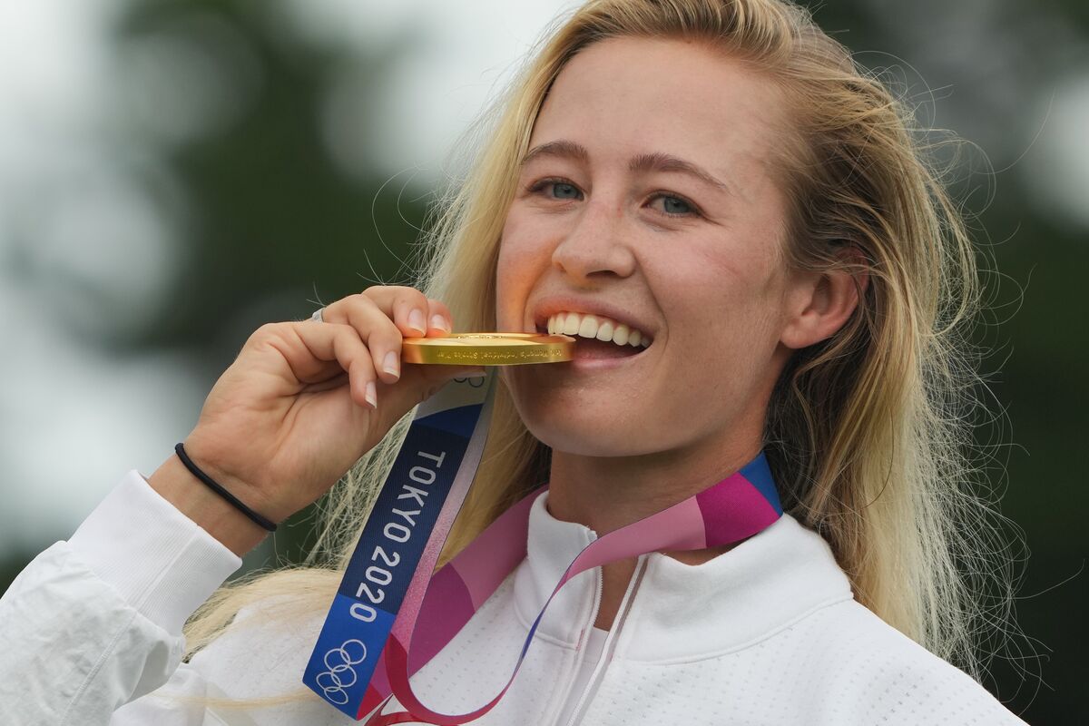 Nelly Korda shows off her Olympic Golf medal