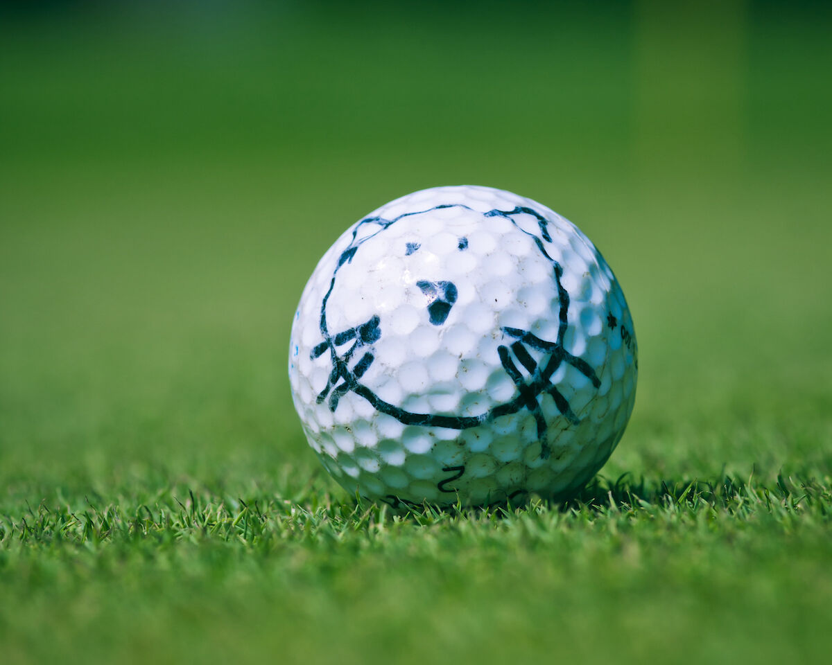 Cool balls. Мяч для гольфа. Текстура фон мяч гольф. Мяч для гольфа летит. Мяч для гольфа картинка.