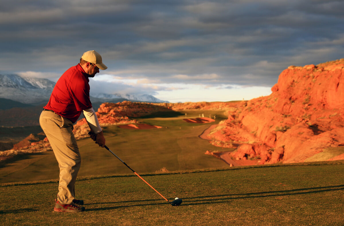 Man on tee box of Utah desert golf course