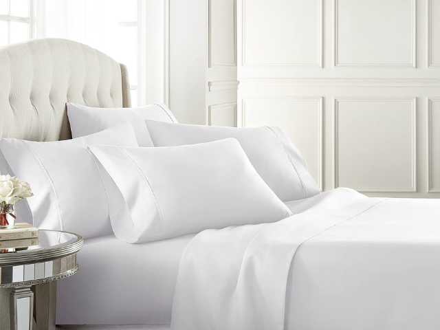 Moisture-wicking sheet set