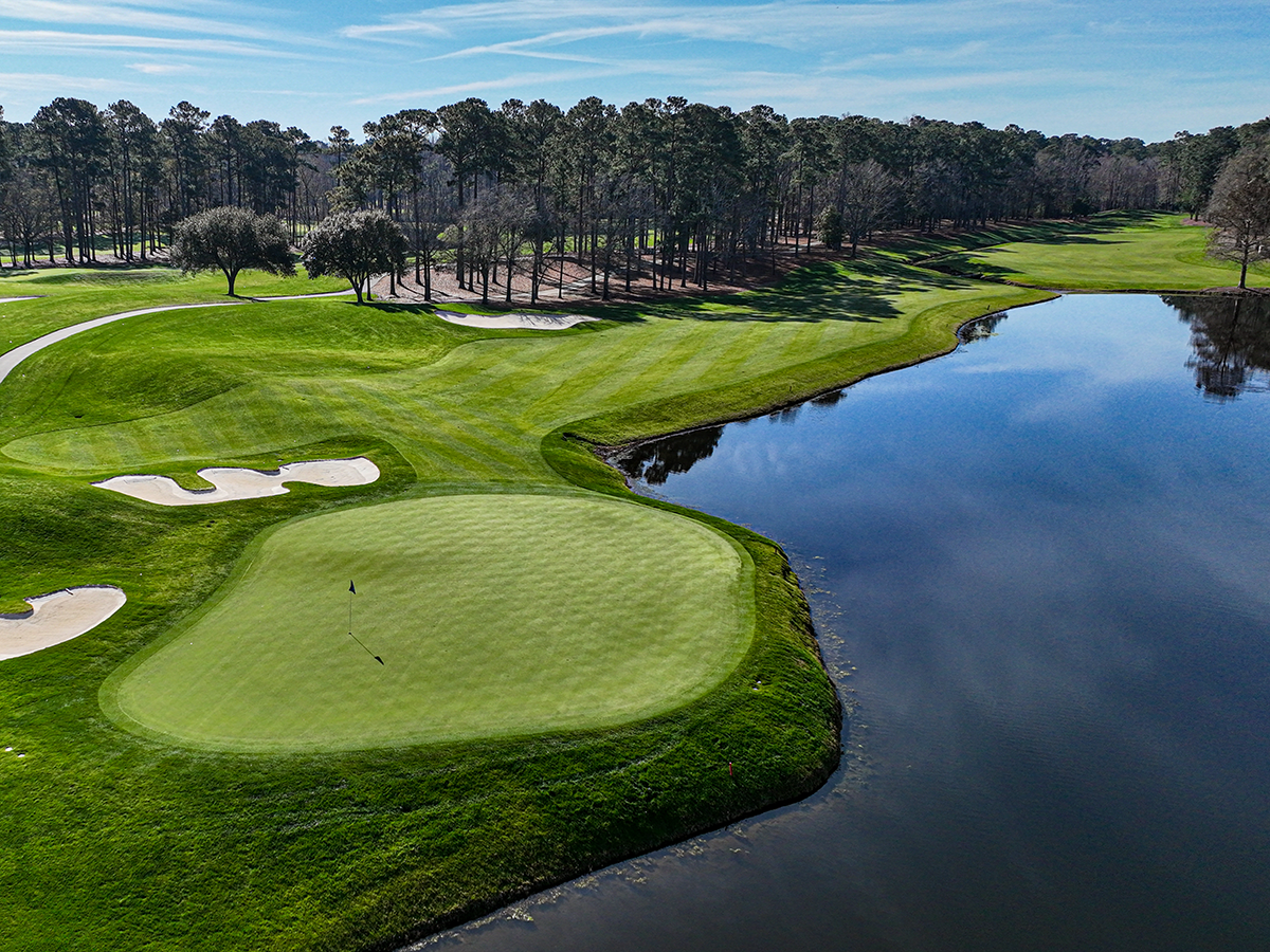 TPC Myrtle Beach 18th Hole with a lake next to the green