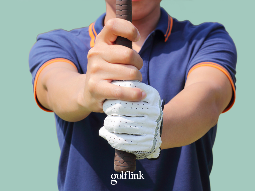 Demonstration of overlapping golf grip