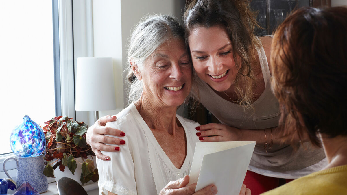 woman reading her retirement card