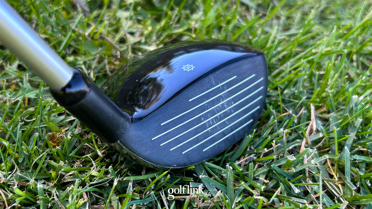 The wear mark in the middle of my 7-wood