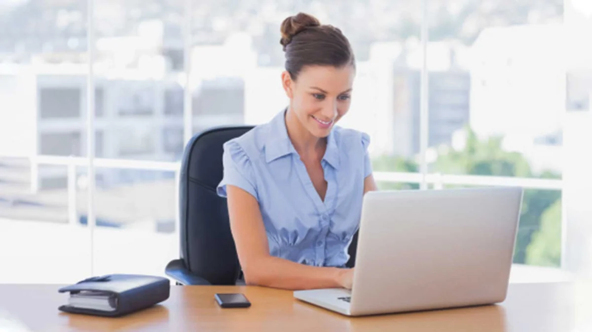 woman-desk-typing_7a291c9d2e.webp