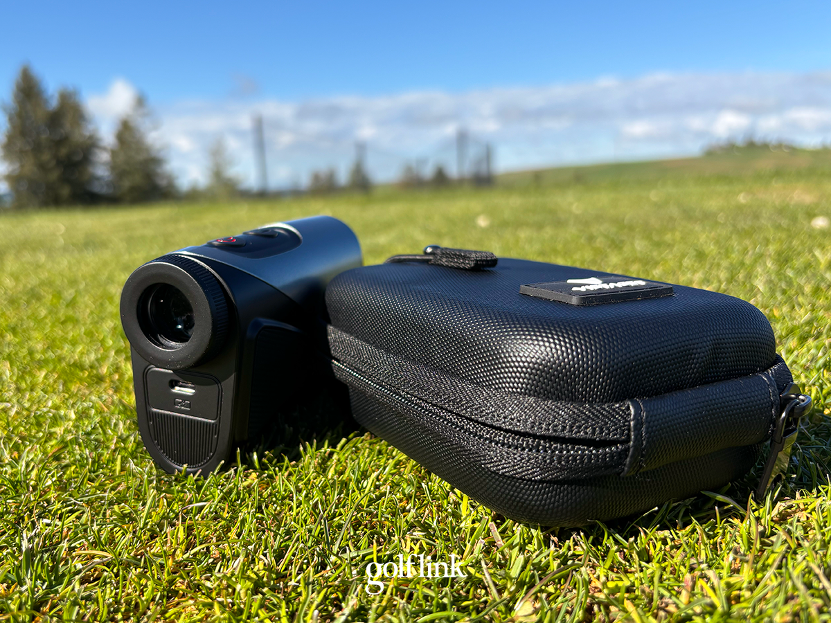 Vistaget Golvia Ultra rangefinder during GolfLink testing