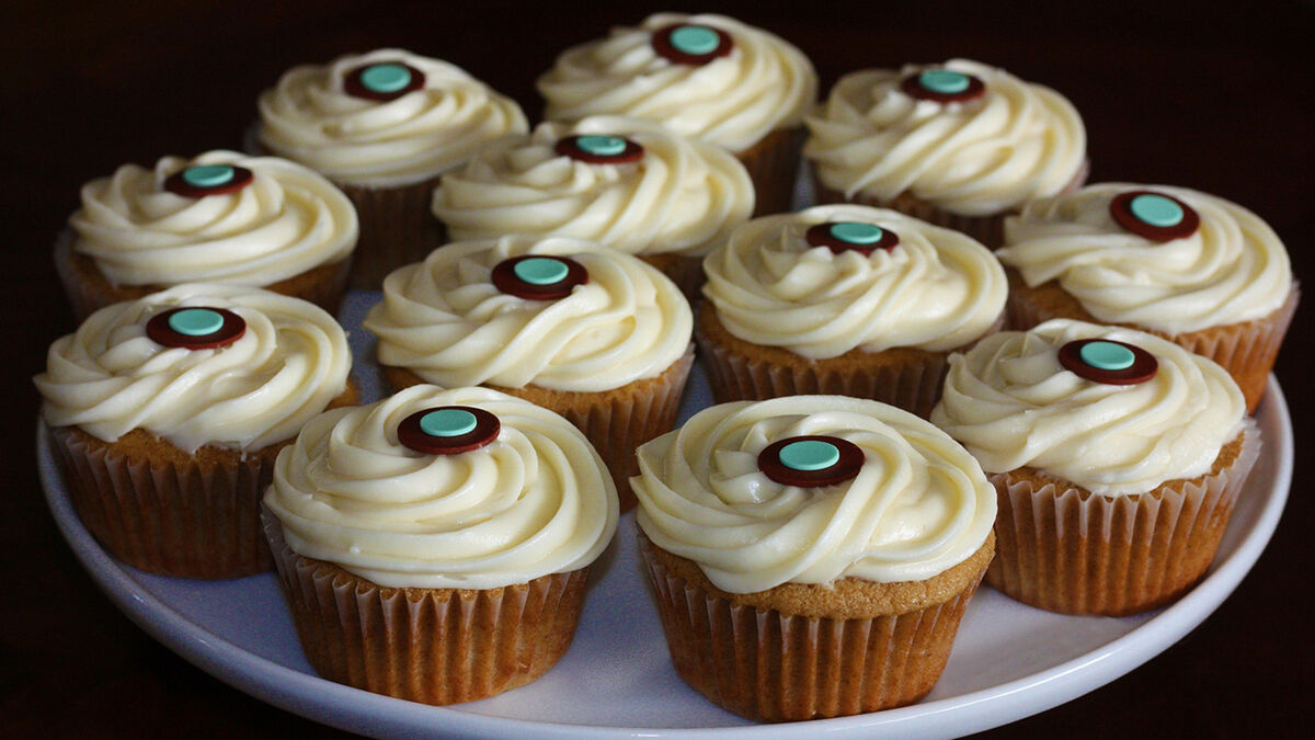 Plate of xylocarp cup cakes