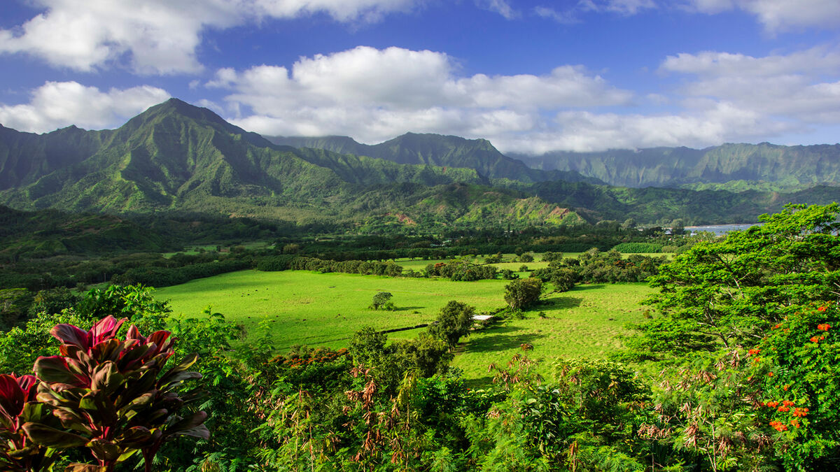 hawaiian mountains on kauai