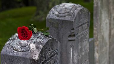 condolence examples rose on tombstone cemetery