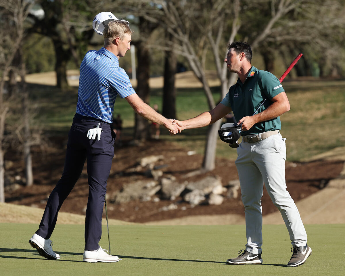 Will Zalatoris Viktor Hovland shake hands