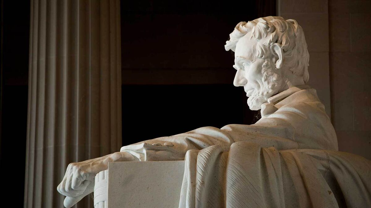 close-up of the Lincoln memorial