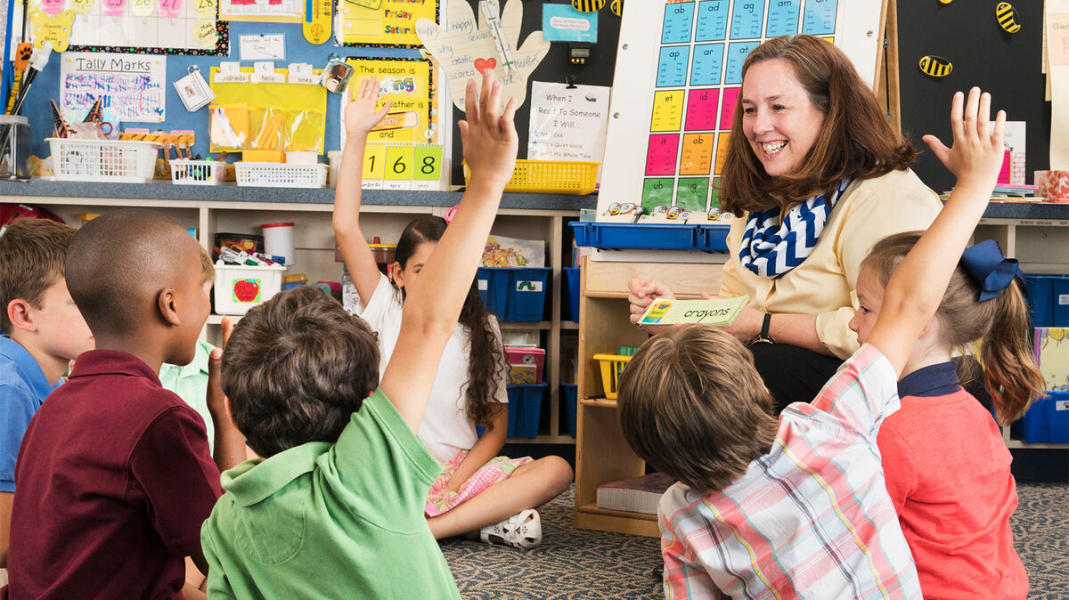 teacher students sight words flash cards circle time