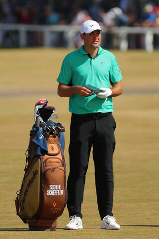 Scottie Scheffler with golf bag at tournament